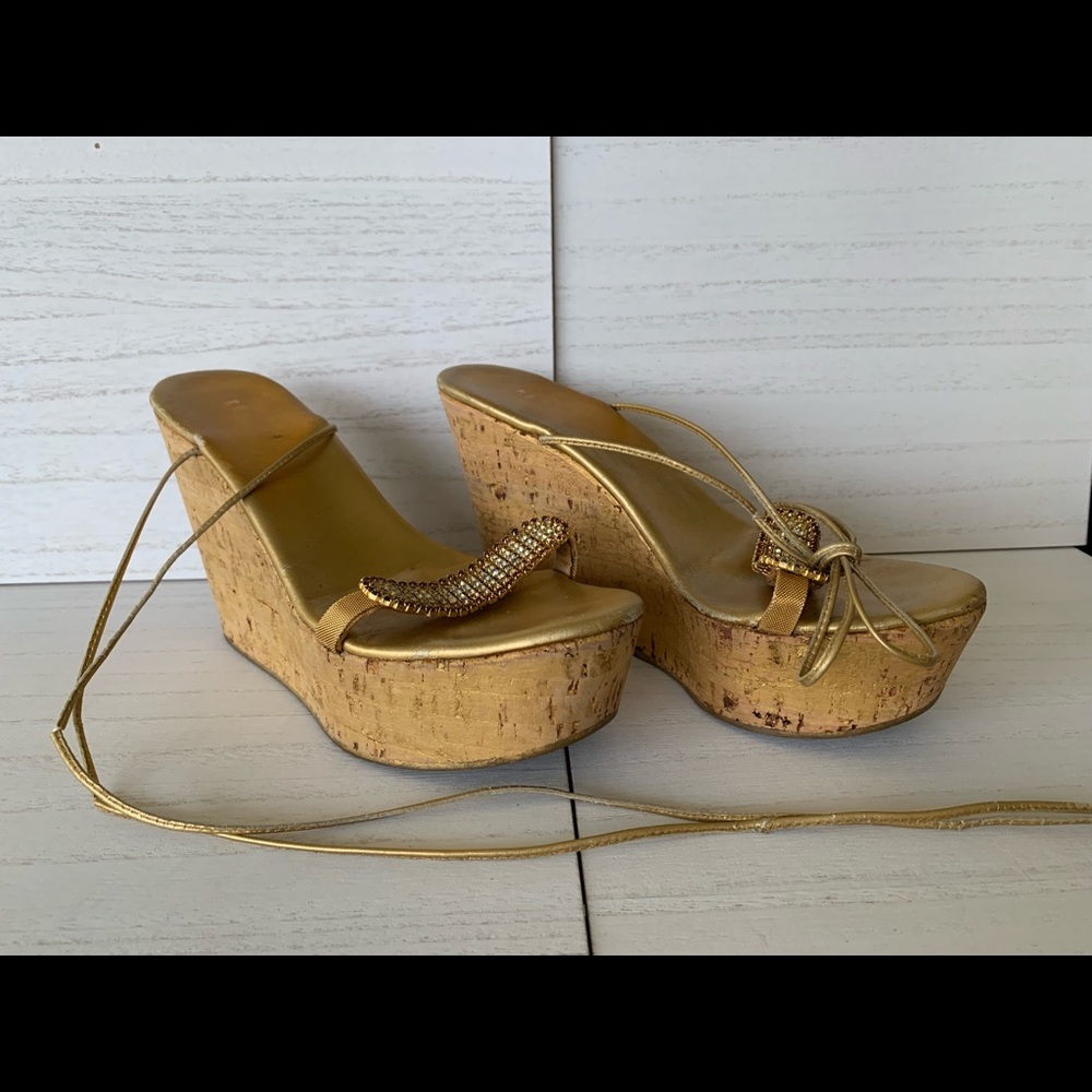 Le Silla  Golden Platform Heels